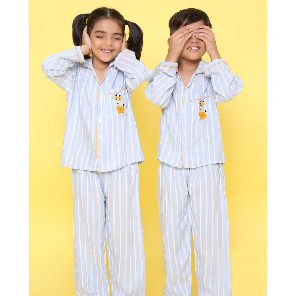 Unisex Night Suit with Smiling Giraffe Embroidery On Pocket
